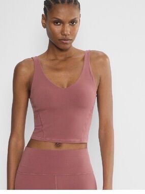 Aritzia Golden
BUTTER VERVE SPORTS TANK in Opera Rose